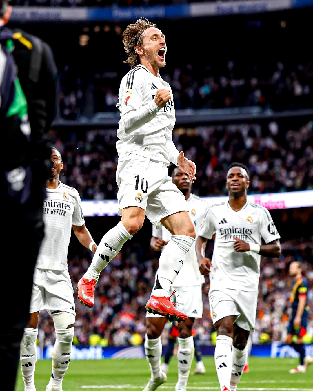 开云-德布劳内迎来五赛季出色发挥，掘金观众热烈欢呼！-开云